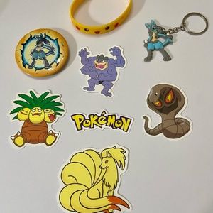 Lot of 8pc Pokemon Collectibles. (C)